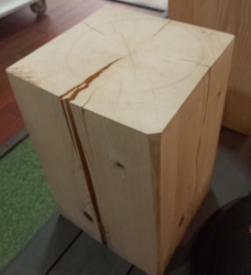 CUBE SAPIN EPICEA 250 PONCE RABOTÉ ESTHETIQUE ET IRREGULIER A TRAITER SI UTILISATION EXTERIEURE