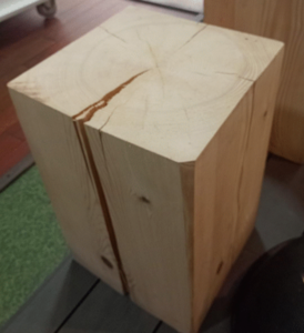 CUBE SAPIN EPICEA 250 PONCE RABOTÉ ESTHETIQUE ET IRREGULIER A TRAITER SI UTILISATION EXTERIEURE